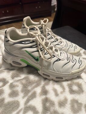 Nike Beige and Green Air Max Running Sneakers